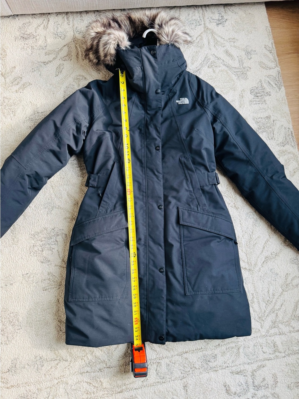 The North Face Women's New Outerboroughs Parka In Black - Picture 13 of 15